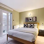 The Wray Crescent Hideout - Stylish 4Bdr With Parking