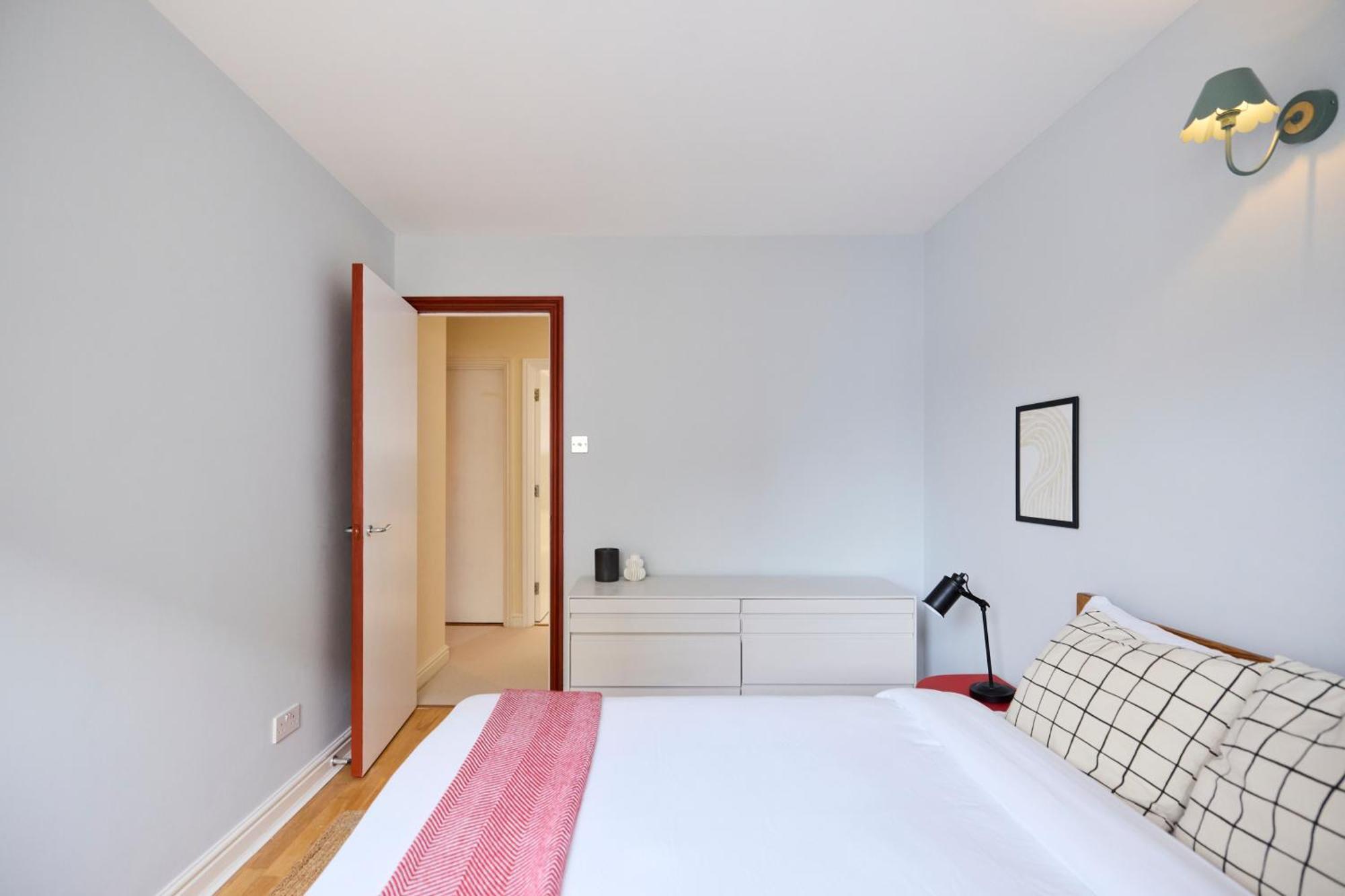 The Wray Crescent Hideout - Stylish 4bdr With Parking * Londra