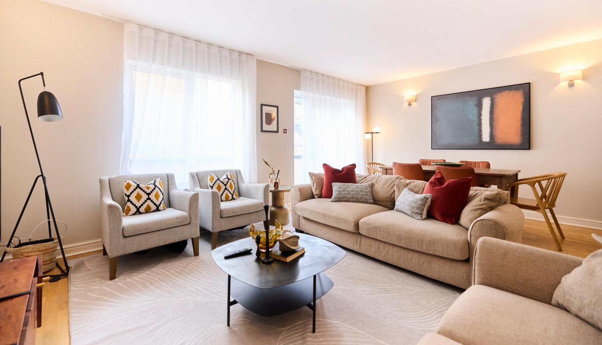 The Wray Crescent Hideout - Stylish 4bdr With Parking
