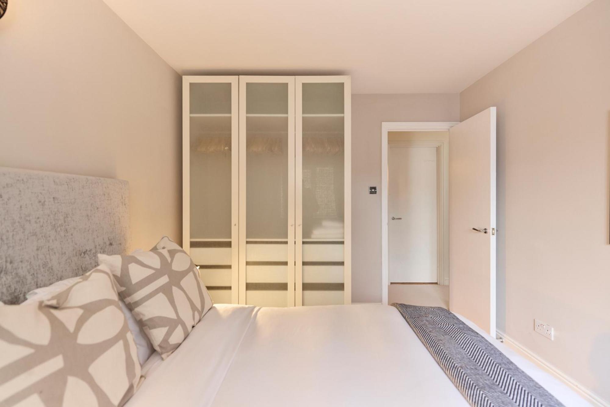 Appartamento The Wray Crescent Hideout - Stylish 4bdr With Parking Londra