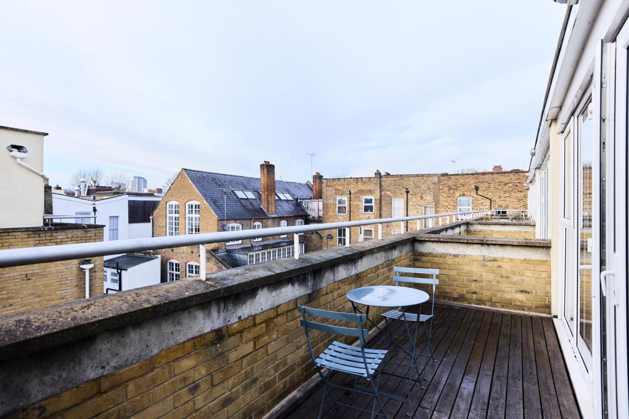 The Wray Crescent Hideout - Stylish 4bdr With Parking